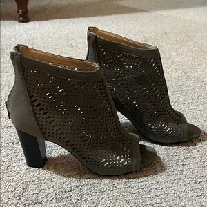 Brooks Brothers Olive Perforated Heeled Boots